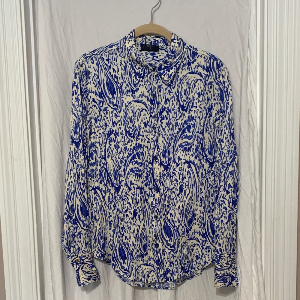 Tahari Blue and Cream Swirl print Long Sleeves Button Down Shirt EUC